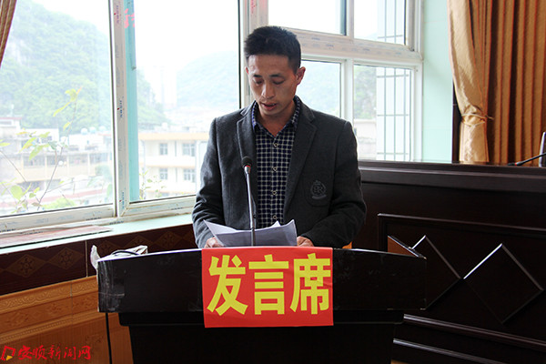 大营镇龙屯村支书作经验发言.JPG 大营镇龙屯村支书作经验发言.JPG