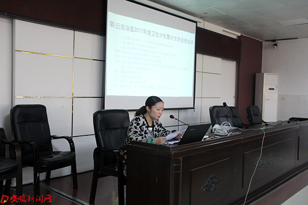 图为性别比办公室负责人讲课.JPG 图为性别比办公室负责人讲课.JPG