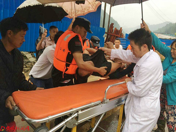 送受伤群众就医.jpg