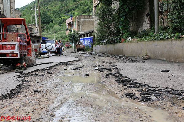 洪水毁坏的道路.JPG