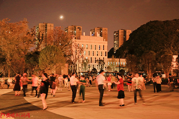 IMG_0023 - 月下共舞.jpeg