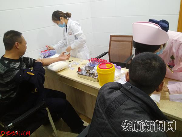 开发区120名城管执法人员享免费体检.jpg 开发区120名城管执法人员享免费体检.jpg