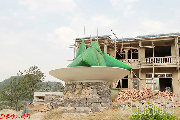 独具特色的打磨村产业雕塑.JPG 独具特色的打磨村产业雕塑.JPG