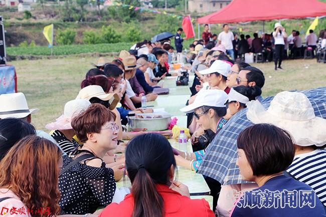 特色产业促发展 “三月三”来喜分红 (2).jpg