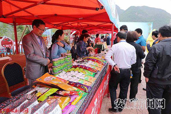 镇宁当地特产-展销-(2).jpg 镇宁当地特产-展销-(2).jpg