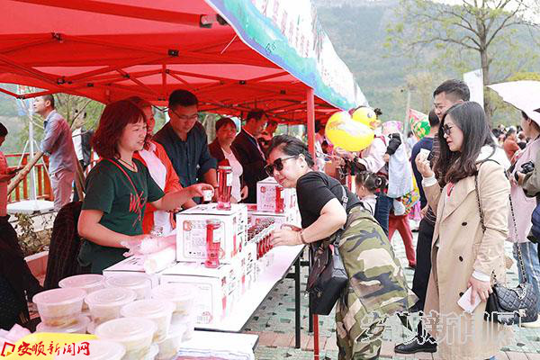 镇宁当地特产-展销-(3).jpg 镇宁当地特产-展销-(3).jpg