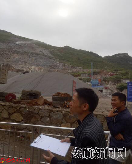 五峰街道办事处开展汛期安全生产大检查.jpg