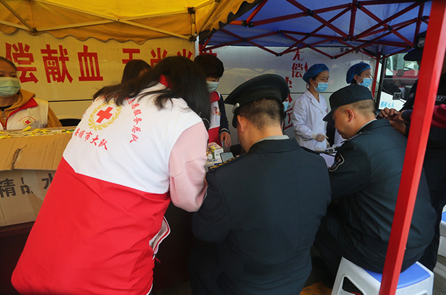 9月29日，市红十字会与市中心血站联合在西秀区华西办事处欢喜岭村举办 “造血干细胞”宣传暨志愿者招募活动。活动旨在弘扬人道博爱奉献的红十字精神，让更多人了解造血干细胞工作流程及相关知识。鼓励和发动更多的爱心人士参与造血干细胞捐献事业，成为造血干细胞捐献志愿者。