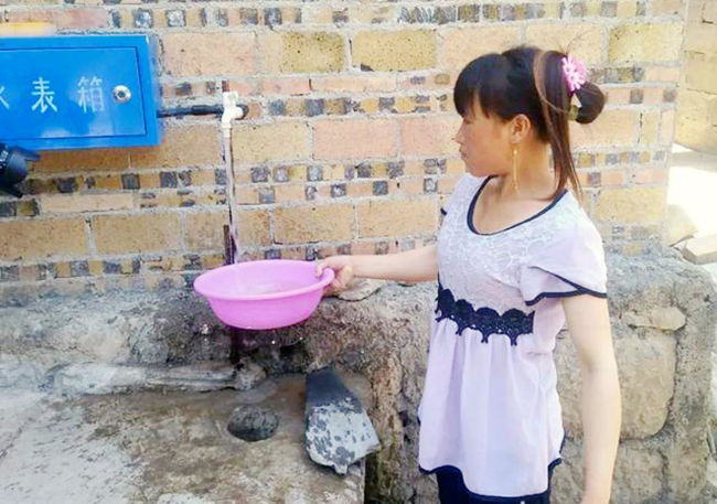　　“十三五”期间，我市规划建设一批大中小型骨干水源工程，为农村饮水用水提供稳定水源，2016年以来，全市共计解决28.542万建档立卡贫困人口的饮水安全问题，受益人口达133.9万。截止目前，全市共有农村饮水安全工程3374处，供水总人口2513179人，其中集中式供水人口2461256人，分散式供水人口51923人，农村自来水普及率达到2020年的95%，农村饮用水集中式供水人口比例达到97.79%。