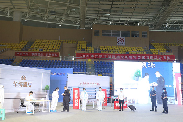       “十三五”以来，全市卫生健康工作以健康安顺建设为统揽，以“强基础，提质量、补短板、优服务、上台阶”为思路，做到常规性工作有序、重点性工作有力、创新性工作有效，全面开启健康安顺建设新征程，推动卫生健康事业发展取得各项成就。截至目前，全市80所政府办乡镇（街道）卫生院实现标准化建设，1007个行政村全部实现合格村卫生室和合格村医全覆盖。实现对因病致贫因病返贫人口精准到户、精准到人、精准到病的动态管理；全市建档立卡贫困户家庭医生签约应签尽签，四类慢病患者签约率100%，已签约慢病患者面对面随访率100%；建档立卡贫困人口住院全部落实“先诊疗后付费”和住院费用“一站式”即时结，切实减轻贫困群众就医负担；大病专项救治病种已扩大到30种，今年以来落实大病专项救治2862人，实现应治尽治。