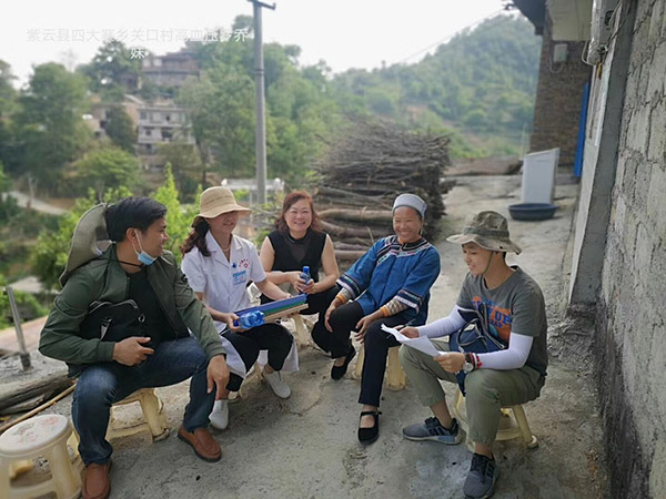       “十三五”以来，全市卫生健康工作以健康安顺建设为统揽，以“强基础，提质量、补短板、优服务、上台阶”为思路，做到常规性工作有序、重点性工作有力、创新性工作有效，全面开启健康安顺建设新征程，推动卫生健康事业发展取得各项成就。截至目前，全市80所政府办乡镇（街道）卫生院实现标准化建设，1007个行政村全部实现合格村卫生室和合格村医全覆盖。实现对因病致贫因病返贫人口精准到户、精准到人、精准到病的动态管理；全市建档立卡贫困户家庭医生签约应签尽签，四类慢病患者签约率100%，已签约慢病患者面对面随访率100%；建档立卡贫困人口住院全部落实“先诊疗后付费”和住院费用“一站式”即时结，切实减轻贫困群众就医负担；大病专项救治病种已扩大到30种，今年以来落实大病专项救治2862人，实现应治尽治。