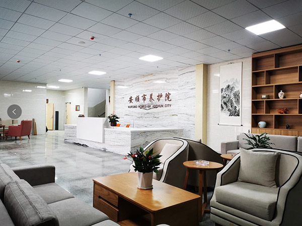       “十三五”以来，全市卫生健康工作以健康安顺建设为统揽，以“强基础，提质量、补短板、优服务、上台阶”为思路，做到常规性工作有序、重点性工作有力、创新性工作有效，全面开启健康安顺建设新征程，推动卫生健康事业发展取得各项成就。截至目前，全市80所政府办乡镇（街道）卫生院实现标准化建设，1007个行政村全部实现合格村卫生室和合格村医全覆盖。实现对因病致贫因病返贫人口精准到户、精准到人、精准到病的动态管理；全市建档立卡贫困户家庭医生签约应签尽签，四类慢病患者签约率100%，已签约慢病患者面对面随访率100%；建档立卡贫困人口住院全部落实“先诊疗后付费”和住院费用“一站式”即时结，切实减轻贫困群众就医负担；大病专项救治病种已扩大到30种，今年以来落实大病专项救治2862人，实现应治尽治。