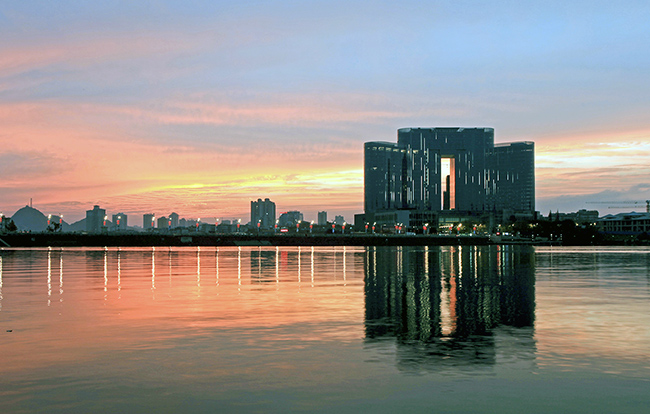 “十三五”以来，我市统筹推进“四个全面”战略和“五位一体”总体布局，坚持“绿水青山就是金山银山”“生态优先、绿色发展”的理念，守好发展和生态两条底线，坚决扛起生态文明建设和生态环境保护的政治责任，以污染防治攻坚战为抓手，统筹协调推进各项工作。我市生态环境质量稳中有升，实现了“生态环境只能变好，不能变坏”的目标。