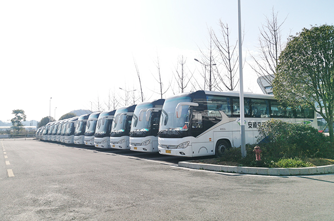 　　1月14日起安顺市临时客运北站停用，51条班线301辆车将搬迁到安顺西客运枢纽站。目前，安顺西客运枢纽站各项工作已准备完成。安顺西客运枢纽站是客运综合枢纽一级站，西客运枢纽站与沪昆高铁西站、公交始发站、黄果树旅游集散中心无缝衔接，客运站的搬迁有利于整合优势推动高铁+旅游+客运+城市公交的客运融合式发展，打通客运枢纽与星级景区、县区以及连接黔西南、六盘水的公路客运通道，充分发挥客运站旱码头的带动作用，助推安顺全域旅游经济发展。(安顺日报社大数据智慧全媒体记者 陈婷)