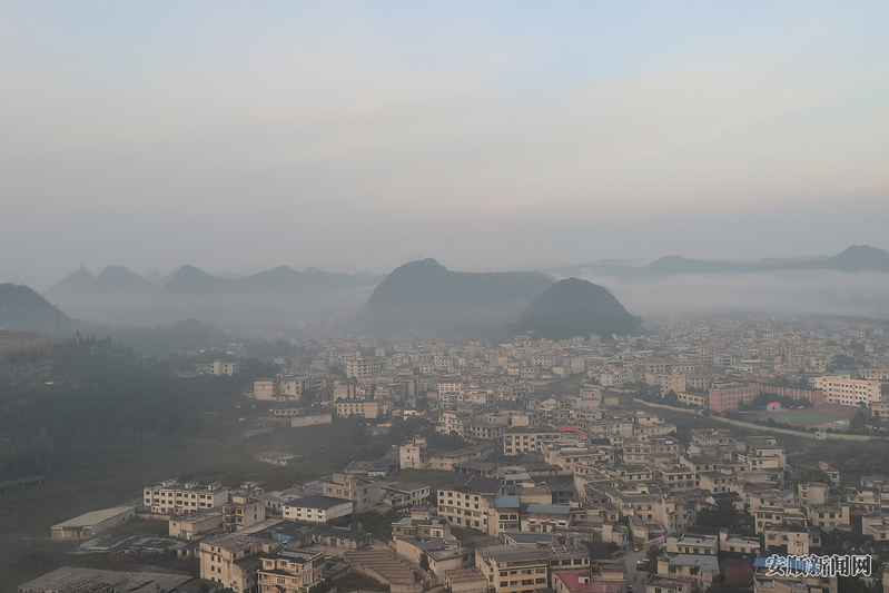 晨雾锁城似仙境1