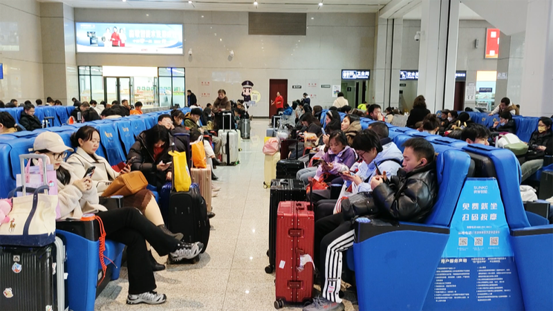 安顺西高铁站迎来春节返程高峰,有序保障旅-FZ1002389101.png