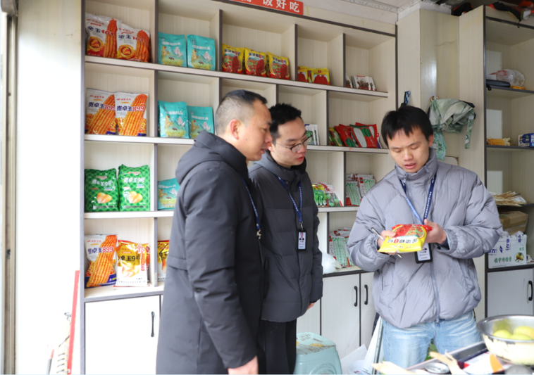 平坝区农业农村局综合执法大队开展农资质量检查.png