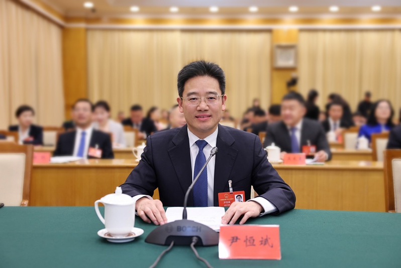 全国人大代表、贵州省安顺市市长尹恒斌。安顺市委宣传部供图