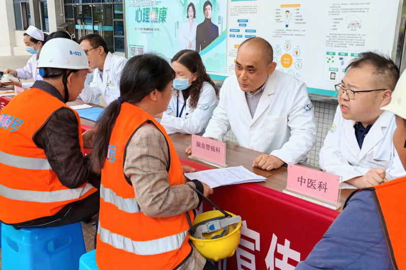 西秀区人民医院：线上线下联动开展职业病防-FZ1002646913 - 副本.jpg