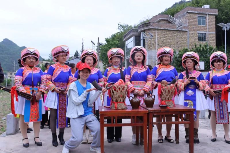 紫云格凸河镇:千人徒步 畅享丛林之美-FZ1002645835.jpg