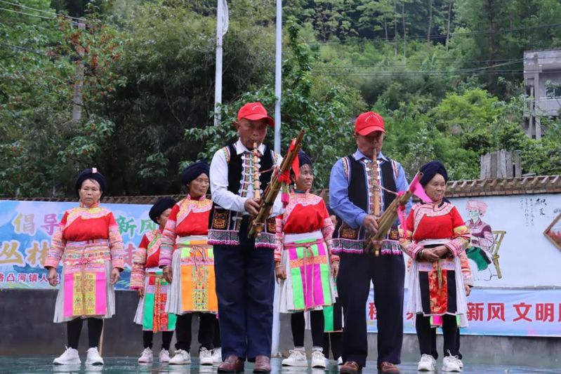 紫云格凸河镇:千人徒步 畅享丛林之美-FZ1002645837.jpg