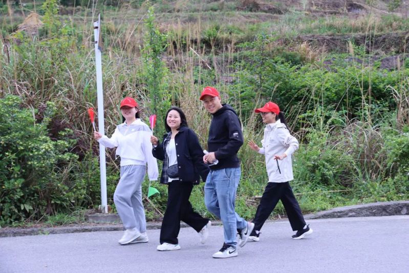 紫云格凸河镇:千人徒步 畅享丛林之美-FZ1002645840.jpg