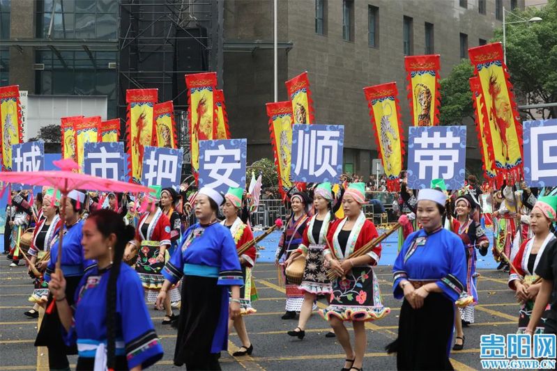 安顺方阵4 石照昌摄 图片