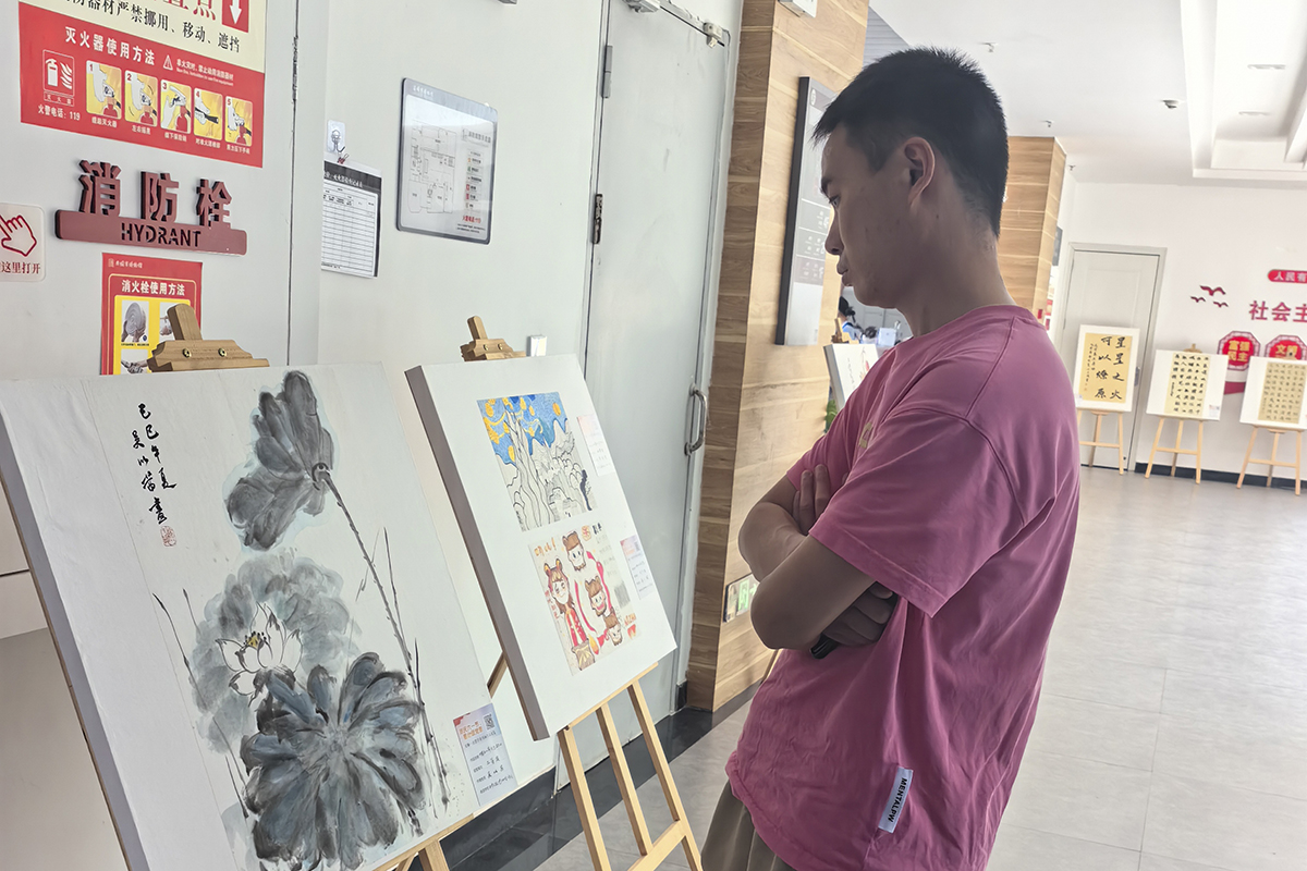 　　端午假期，安顺市博物馆开展传统文化与“六一”儿童节紧密结合的系列活动，让孩子们在参与中体验节日的欢乐。（安顺日报融媒体中心记者 卢维 摄）