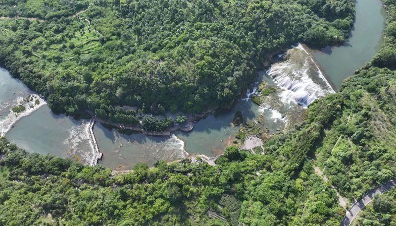 陡坡塘瀑布航拍 陈婷摄-FZ1002828080.jpg