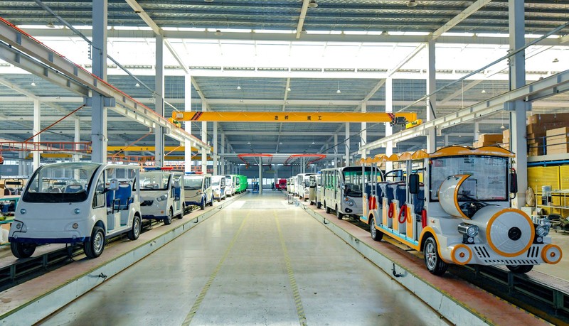 JZS_7992---贵州忠辉重工有限公司生产制造的部分观光车 贵州日报天眼新闻记者 贾智 摄.JPG