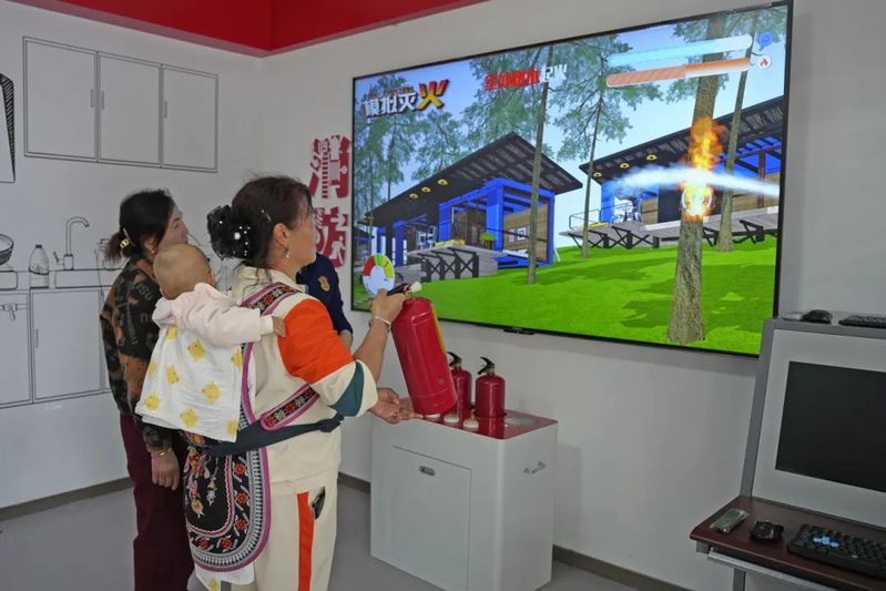 4.当好消防常识的“传播人” (1)-FZ1002843997.JPG