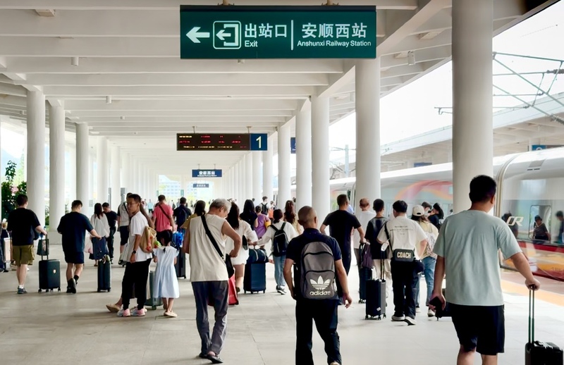安顺西站多举措护航暑运高峰-FZ10021032429.jpg