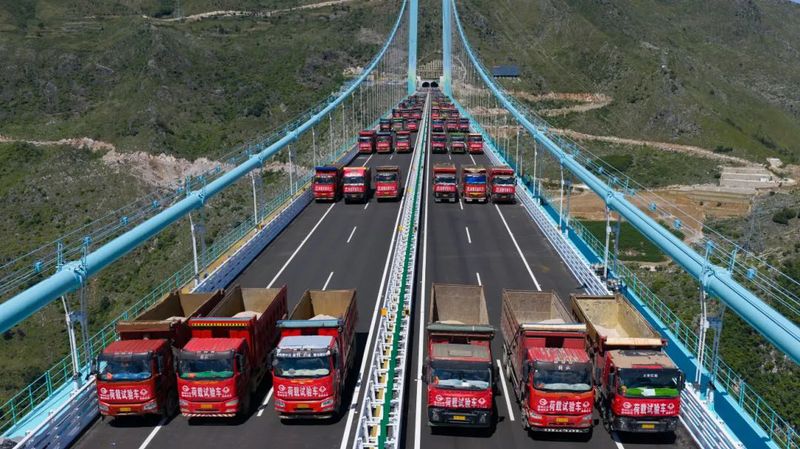 96辆荷载试验车在花江峡谷大桥上进行静载-FZ10021058706.jpg