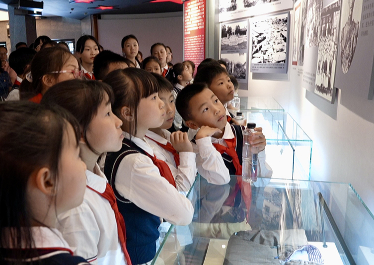 安顺经开区开展青少年党史学习月“游基地 -FZ10021154894.jpg