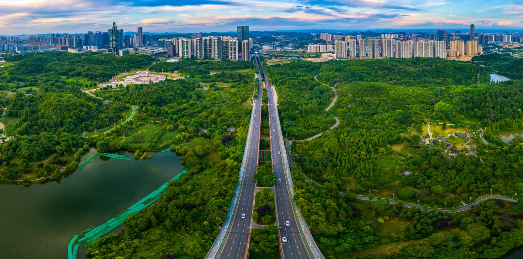 观山湖区公园  贵阳市委宣传部 供图.png